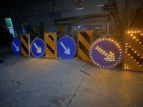 河南太阳能自发光交通路标牌厂家